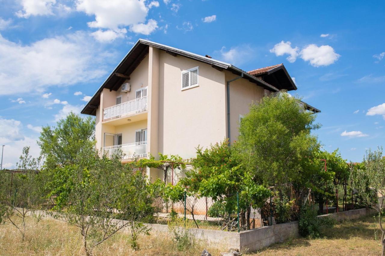 Apartment Dalmatien Raslina Bagian luar foto