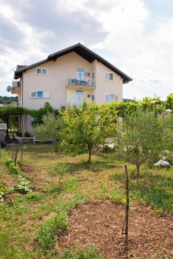 Apartment Dalmatien Raslina Bagian luar foto