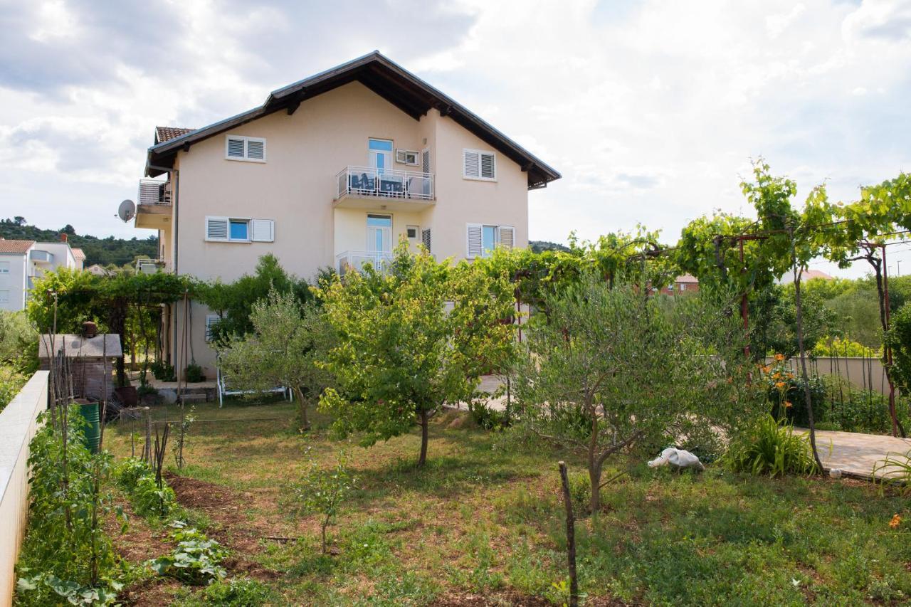 Apartment Dalmatien Raslina Bagian luar foto