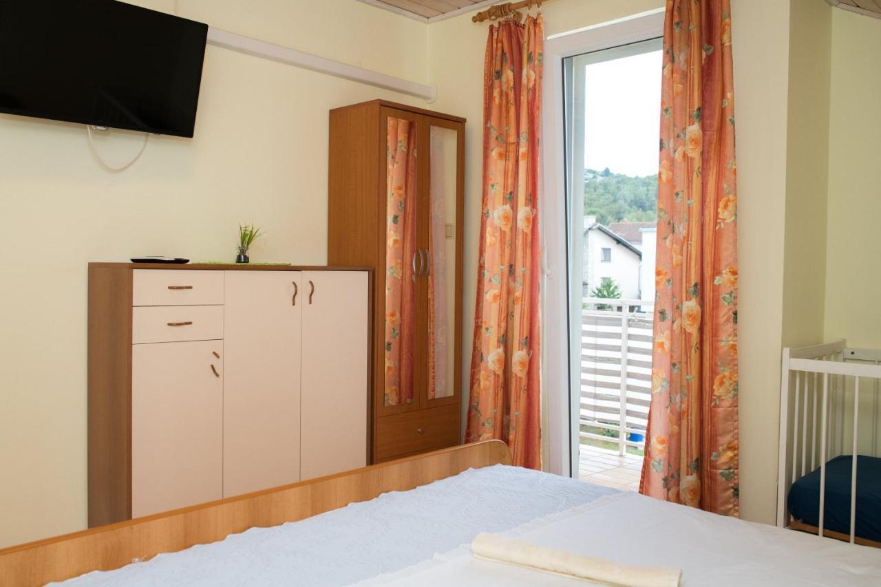 Apartment Dalmatien Raslina Bagian luar foto